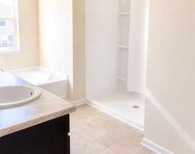 3160 Lilac Creek Trail - Photo Thumbnail 7