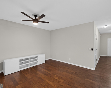127 Seabreeze Court - Photo Thumbnail 10