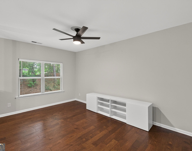 127 Seabreeze Court - Photo Thumbnail 13