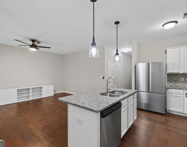 127 Seabreeze Court - Photo Thumbnail 3