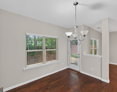 127 Seabreeze Court - Photo Thumbnail 7
