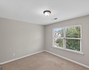 127 Seabreeze Court - Photo Thumbnail 19