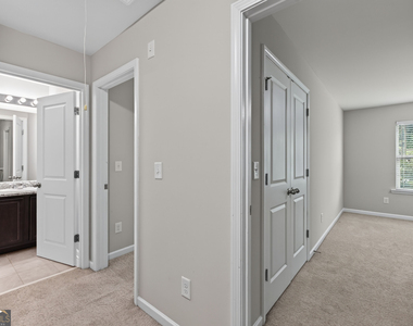 127 Seabreeze Court - Photo Thumbnail 28