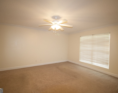 2309 Oakridge Lane - Photo Thumbnail 5