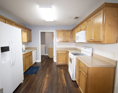 2309 Oakridge Lane - Photo Thumbnail 1