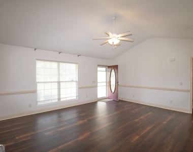 2309 Oakridge Lane - Photo Thumbnail 4