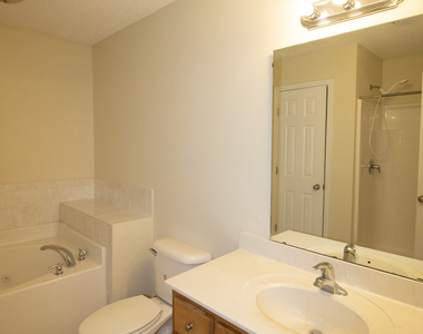 2309 Oakridge Lane - Photo Thumbnail 6