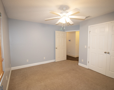 2309 Oakridge Lane - Photo Thumbnail 9
