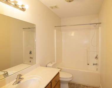 2309 Oakridge Lane - Photo Thumbnail 10