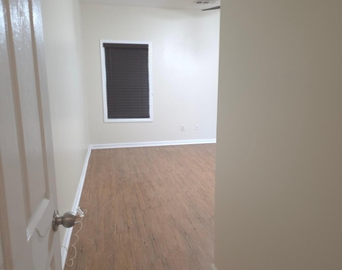 8146 Thompson Street - Photo Thumbnail 12