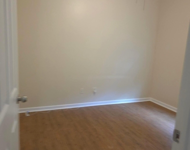 8146 Thompson Street - Photo Thumbnail 15