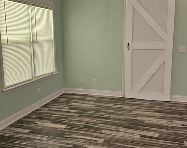 304 Durgin Drive - Photo Thumbnail 8