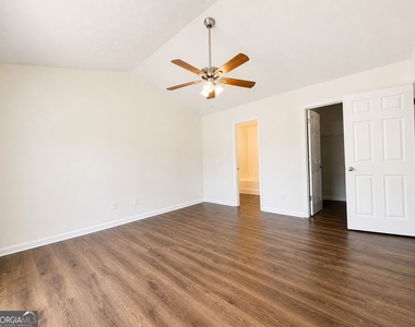 1104 Driftwood Court - Photo Thumbnail 8