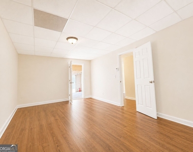 1104 Driftwood Court - Photo Thumbnail 11