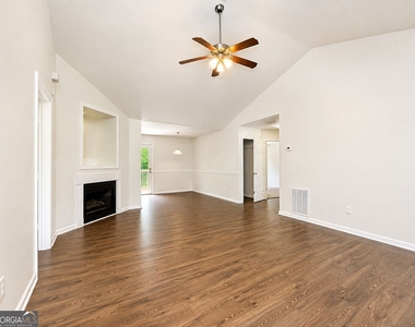 1104 Driftwood Court - Photo Thumbnail 9