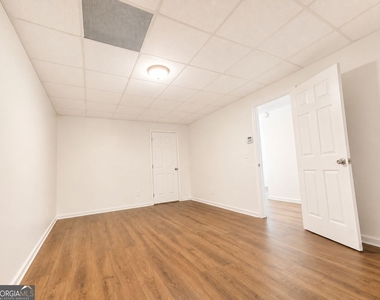 1104 Driftwood Court - Photo Thumbnail 3