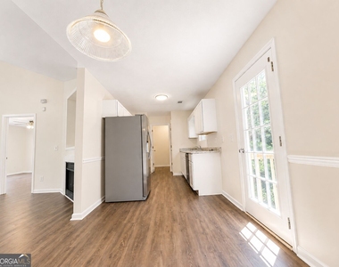 1104 Driftwood Court - Photo Thumbnail 5