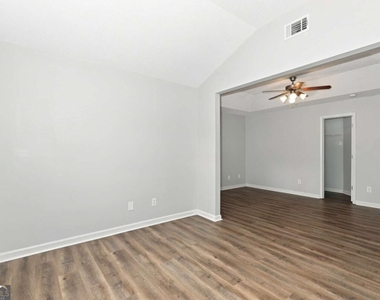 8648 Thomas Lane - Photo Thumbnail 2