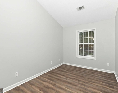 8648 Thomas Lane - Photo Thumbnail 9