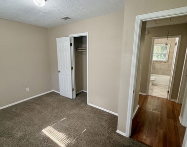 814 Crestwood Terrace - Photo Thumbnail 22