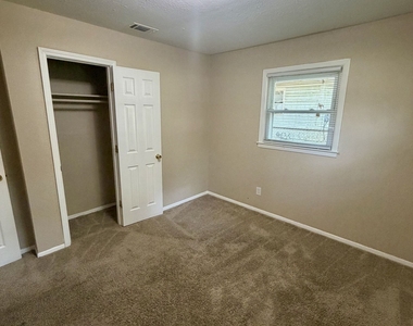 814 Crestwood Terrace - Photo Thumbnail 25