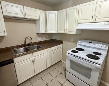 814 Crestwood Terrace - Photo Thumbnail 11