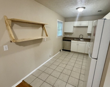 814 Crestwood Terrace - Photo Thumbnail 8