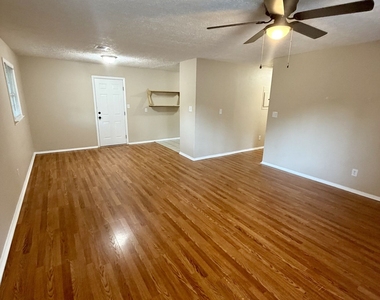 814 Crestwood Terrace - Photo Thumbnail 4