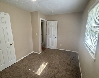 814 Crestwood Terrace - Photo Thumbnail 23