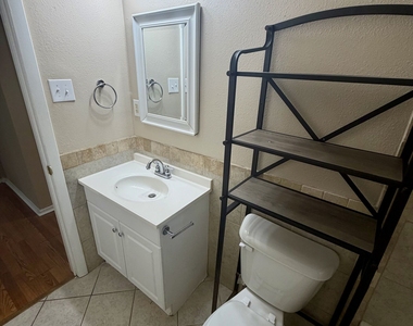 814 Crestwood Terrace - Photo Thumbnail 20