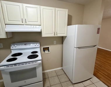 814 Crestwood Terrace - Photo Thumbnail 10