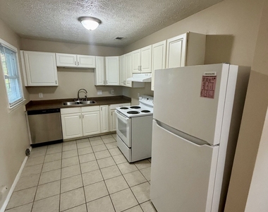814 Crestwood Terrace - Photo Thumbnail 7