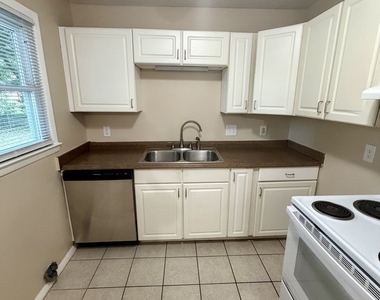 814 Crestwood Terrace - Photo Thumbnail 9