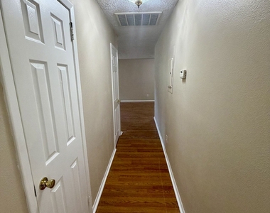814 Crestwood Terrace - Photo Thumbnail 15