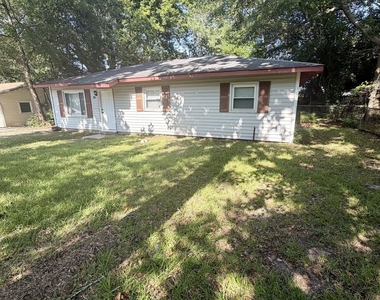 814 Crestwood Terrace - Photo Thumbnail 2