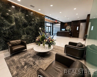277 Gold Street - Photo Thumbnail 4