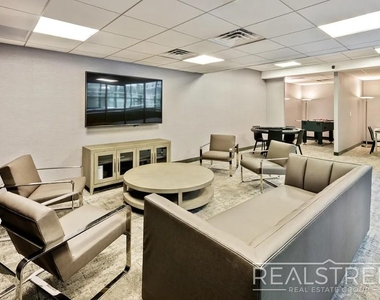 277 Gold Street - Photo Thumbnail 8
