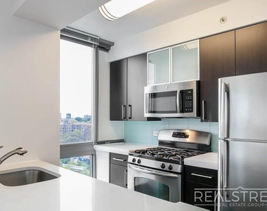 277 Gold Street - Photo Thumbnail 2