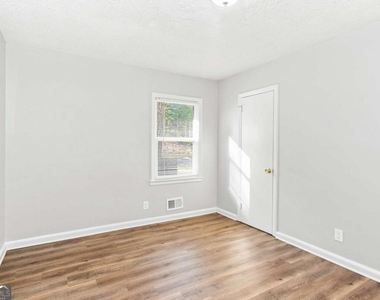 1598 San Gabriel Avenue - Photo Thumbnail 8