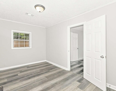 596 Crestmont Court - Photo Thumbnail 4