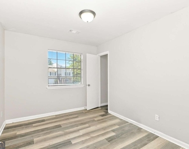 596 Crestmont Court - Photo Thumbnail 7