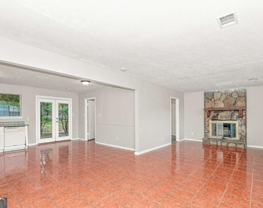 596 Crestmont Court - Photo Thumbnail 2