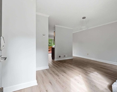3262 Summer Wood Circle - Photo Thumbnail 1