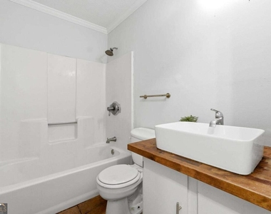 3262 Summer Wood Circle - Photo Thumbnail 12