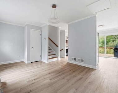 3262 Summer Wood Circle - Photo Thumbnail 2