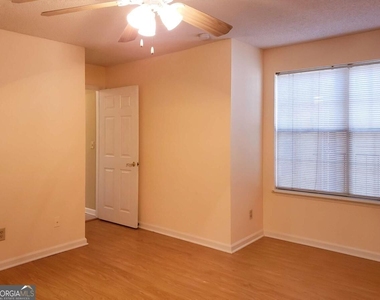 913 Wentworth Court - Photo Thumbnail 14
