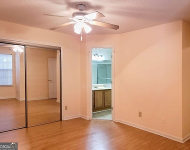 913 Wentworth Court - Photo Thumbnail 13