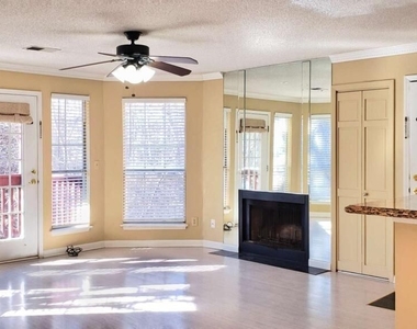 913 Wentworth Court - Photo Thumbnail 4