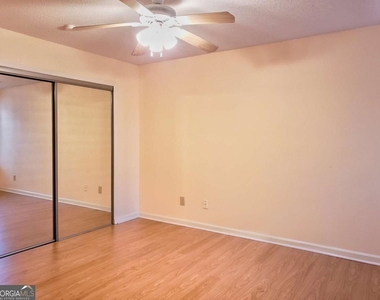 913 Wentworth Court - Photo Thumbnail 8