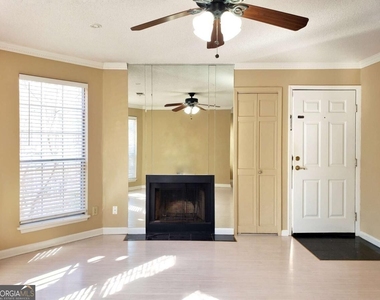 913 Wentworth Court - Photo Thumbnail 3
